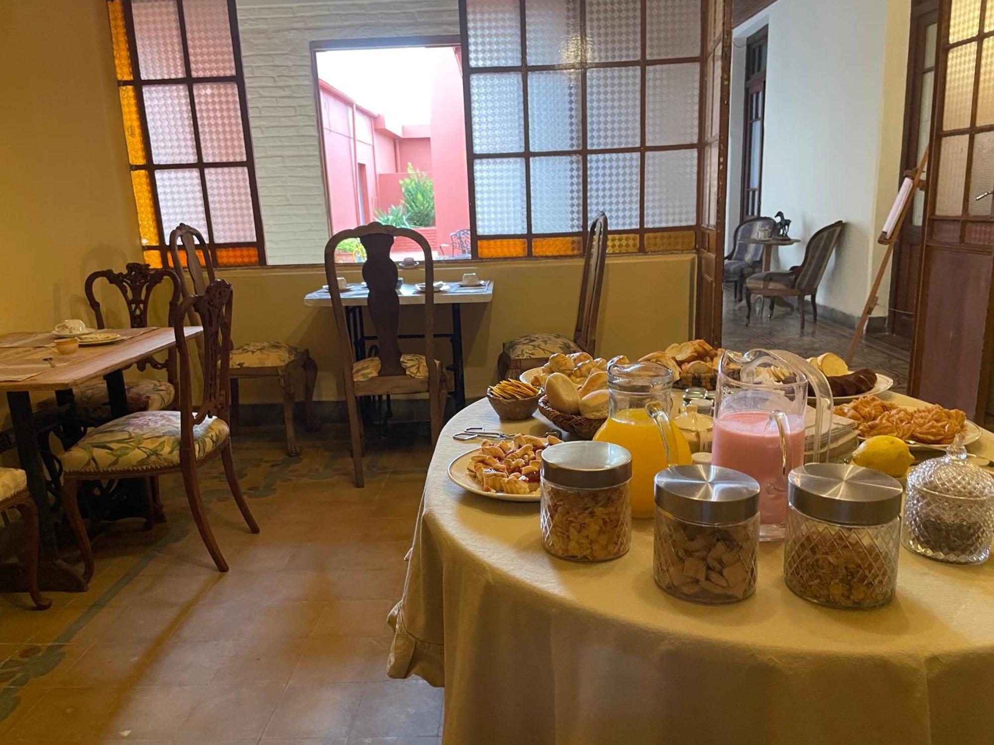La Escondida, Casa De Huespedes Bed & Breakfast San Antonio de Areco Bagian luar foto